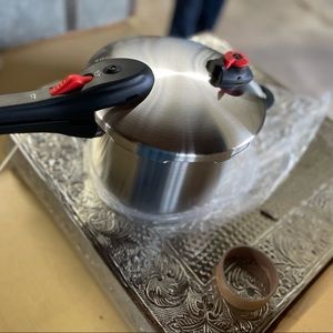 Presser cooker brand new 6.5 qt